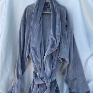SKIMS Plush Shawl Collar Robe in Light Gray